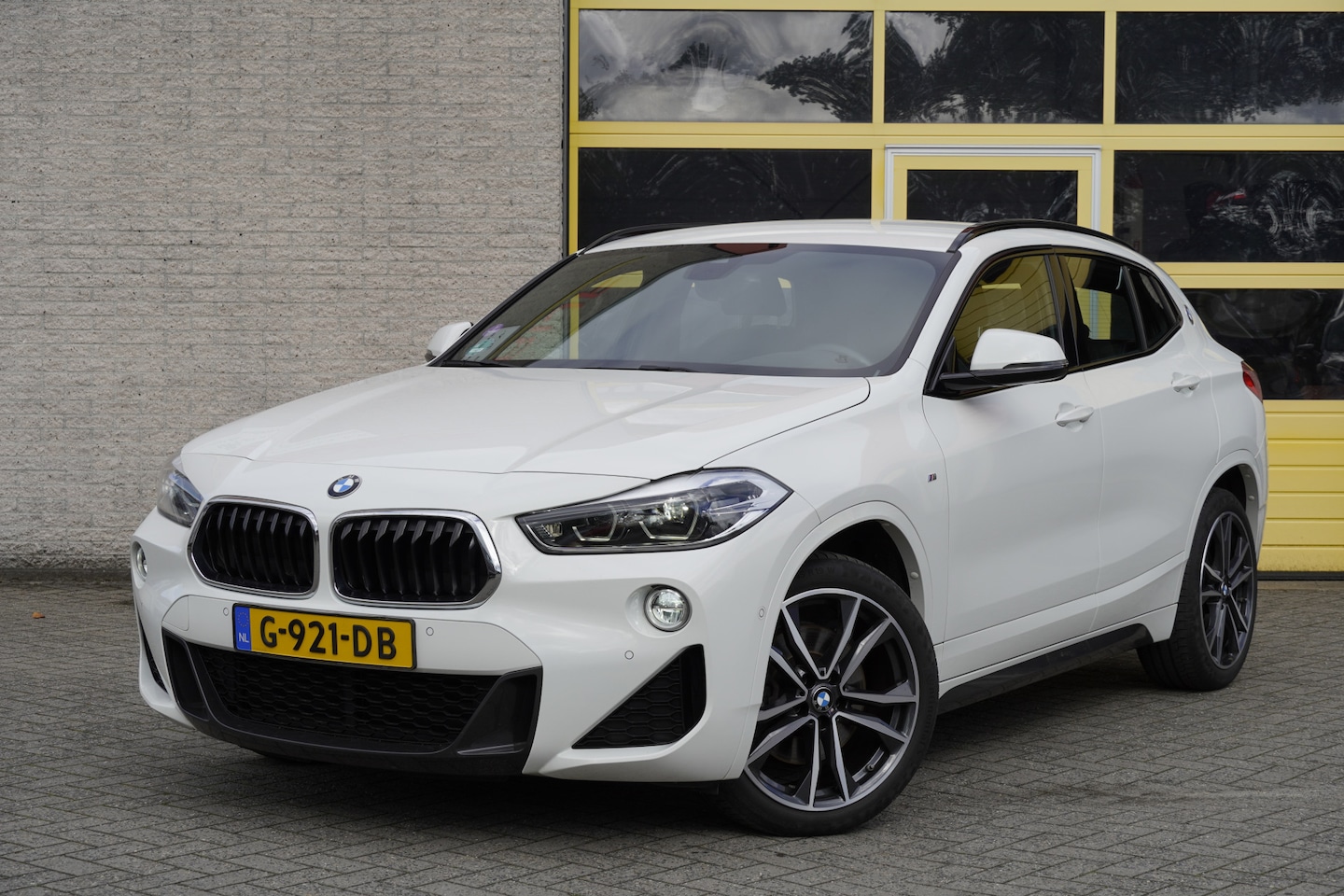 BMW X2 - sDrive20i 192PK! Automaat M-Sport BJ2019 Lmv 19" | Led | Pdc | Afneembare trekhaak | Elek. - AutoWereld.nl