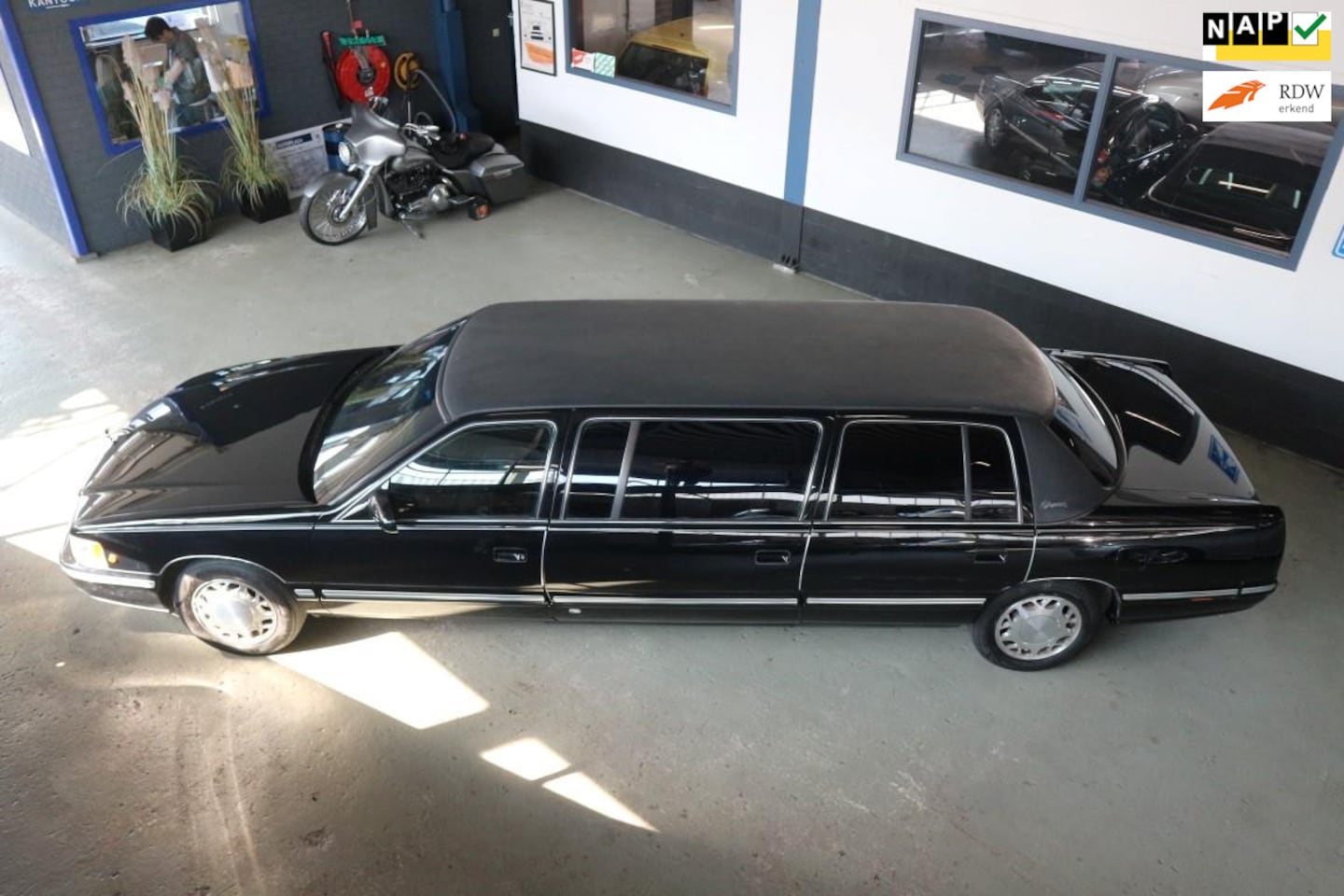 Cadillac De Ville - LIMOUSINE / 9 PERSOONS / V8 * Nieuw model * - AutoWereld.nl