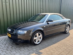 Audi A4 Cabriolet - 2.4 V6 Pro Line