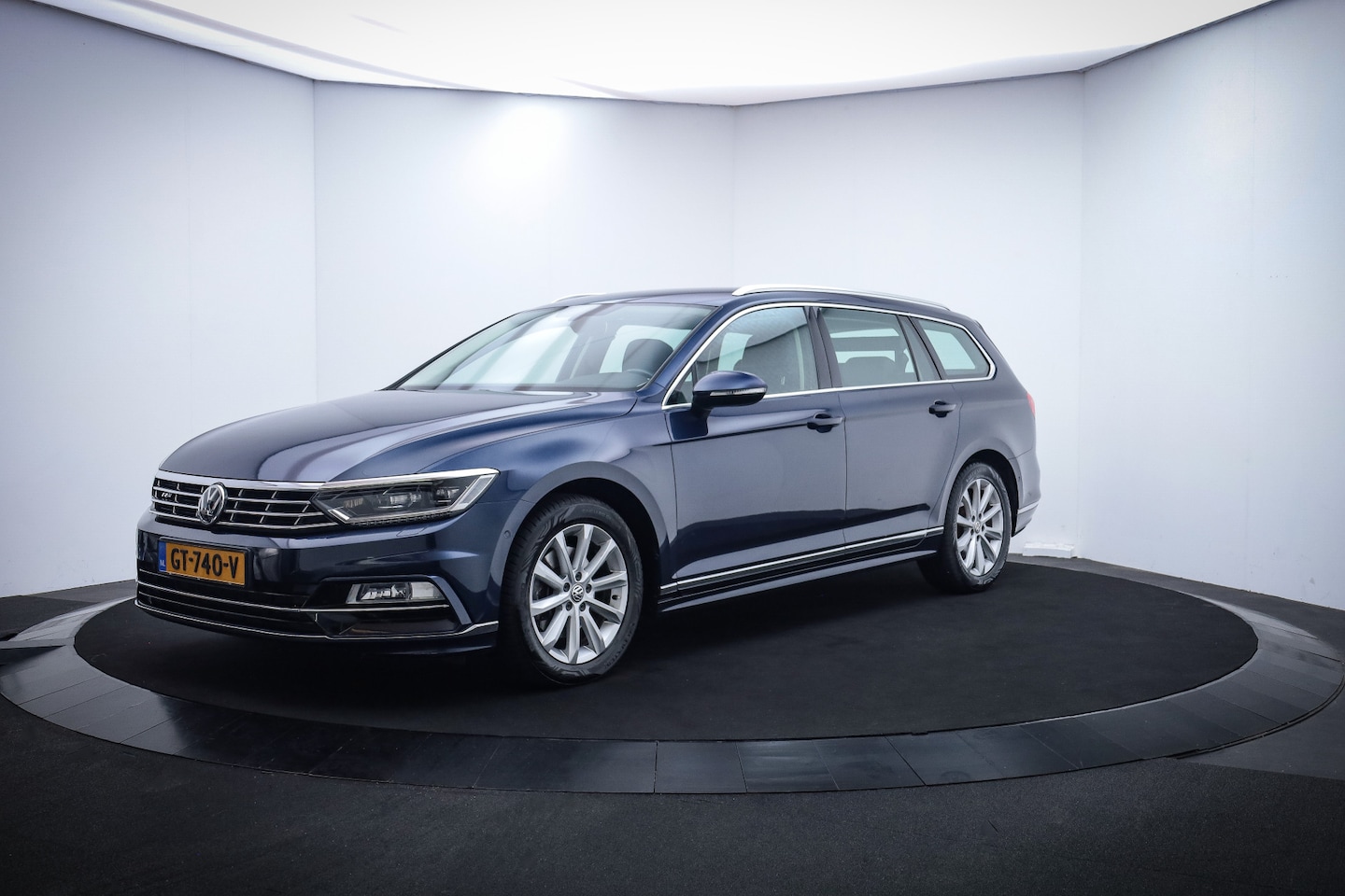 Volkswagen Passat Variant - 1.6TDI Dsg R-LINE Highline FULL LED/NAVI/APP CONNECT/STOELVERW./ACC/CAMERA/TREKHAAK/LMV - AutoWereld.nl