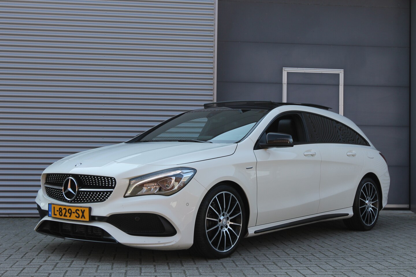 Mercedes-Benz CLA-klasse Shooting Brake - 200 White-Art Edition I AUT. I AMG I PANO.DAK I NAVI I CAMERA - AutoWereld.nl