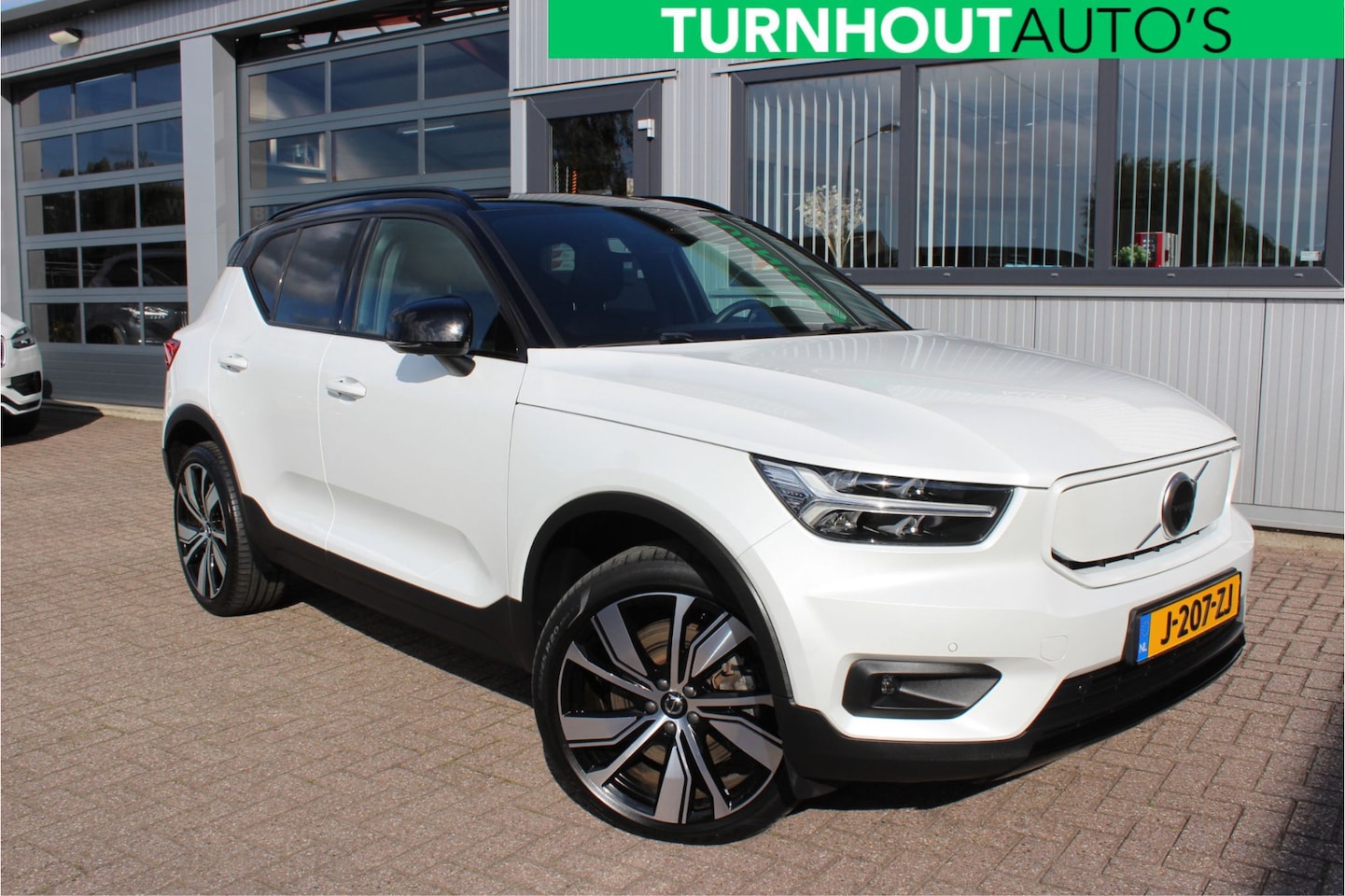 Volvo XC40 - Recharge P8 AWD R-Design Panoramadak | Harman Kardon | 360 Cam - AutoWereld.nl