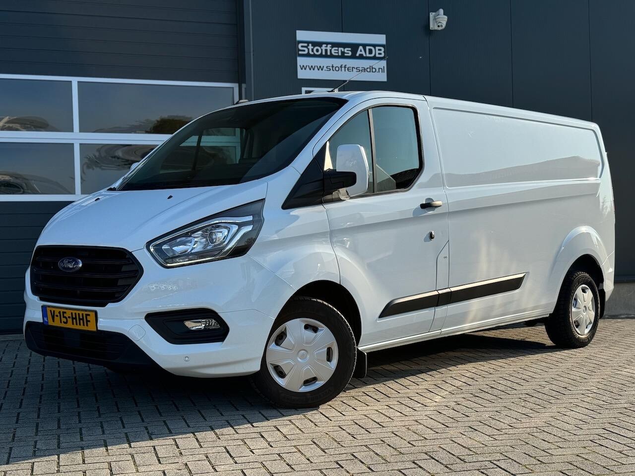 Ford Transit Custom - 300 2.0 EcoBlue 130pk L2H1 Trend | Navi | Camera | BLIS | Winterpack | Airco | Cruise | Bl - AutoWereld.nl