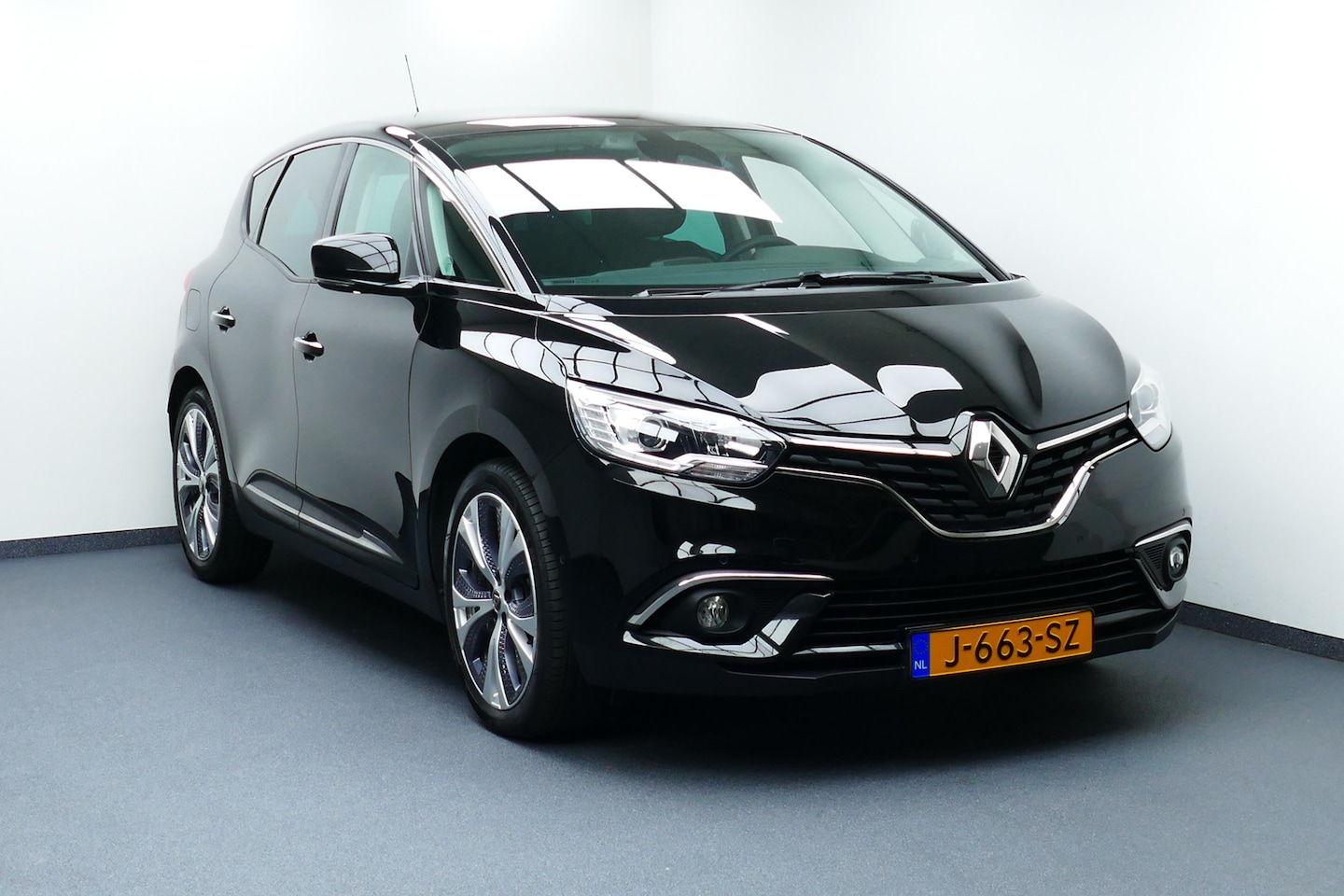 Renault Scénic - 1.3 TCe Intens Bj2020. Camera, Navi, Half Leer, 20"LMV, PDC V+A, Haak 1800kg - AutoWereld.nl