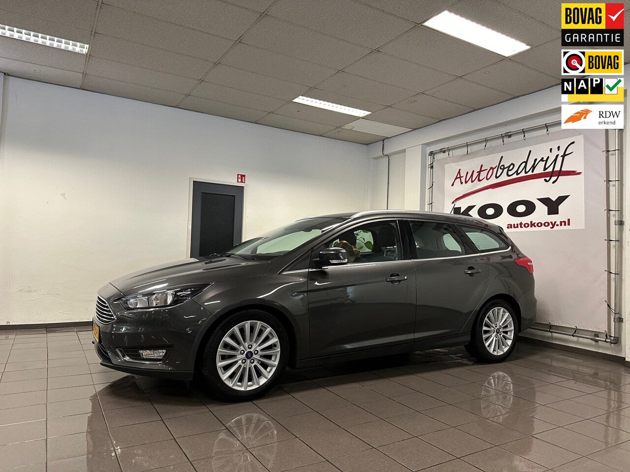 Ford Focus Wagon - 1.0 Titanium * Navigatie / Cruise control / LM Velgen / NL Auto * - AutoWereld.nl