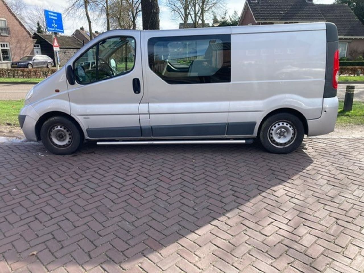 Opel Vivaro - 2.5 CDTI L2H1 DC Vaste prijs, eerst bellen - AutoWereld.nl