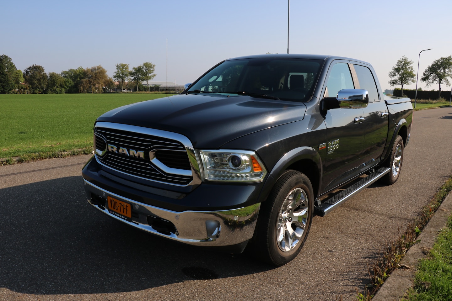 Dodge Ram 1500 - 5.7 V8 4x4 Crew Cab 5'7 Laramie Nieuwstaat - 2020 - AutoWereld.nl