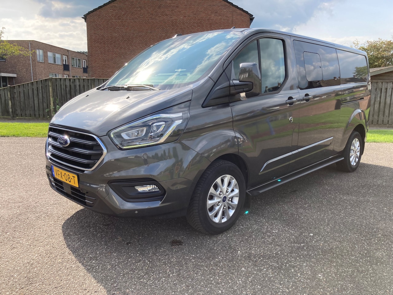 Ford Transit Custom - 300 2.0 TDCI L2H1 Limited DC 170PK vol opties - AutoWereld.nl