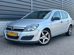 Opel Astra - 1.7 CDTi Essentia navi cruise airco