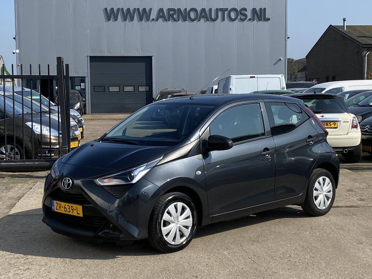 Toyota Aygo - 1.0 VVT-i x-fun 1.0 VVT-i x-fun 5-DEURS, AIRCO, CRUISE CONTROL, BLUETOOTH-RADIO-USB-AUX, ELEK-RAMEN, ISOFI - AutoWereld.nl