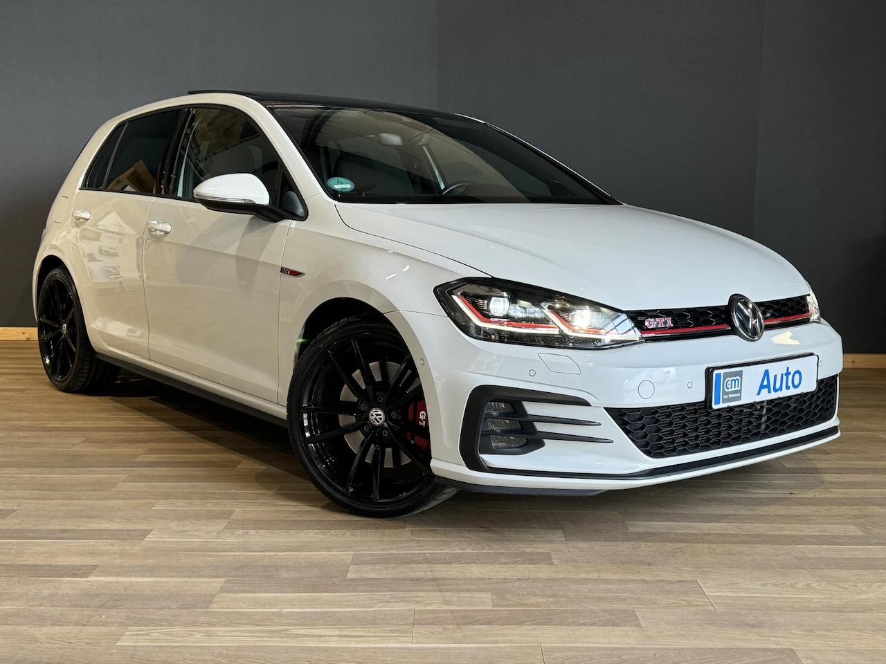 Volkswagen Golf - 2.0 TSI GTI Performance PANO | DCC | DYN | TREKHAAK - AutoWereld.nl