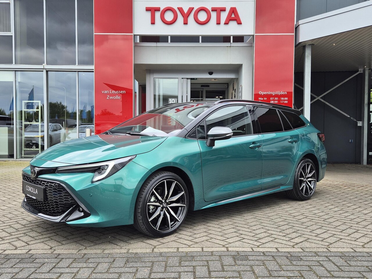 Toyota Corolla Touring Sports - Hybrid 140 GR Sport NIEUW DIRECT LEVERBAAR UNIEK KEYLESS ELEK.ACHTERKLEP NAVI 18''LICHTMET - AutoWereld.nl