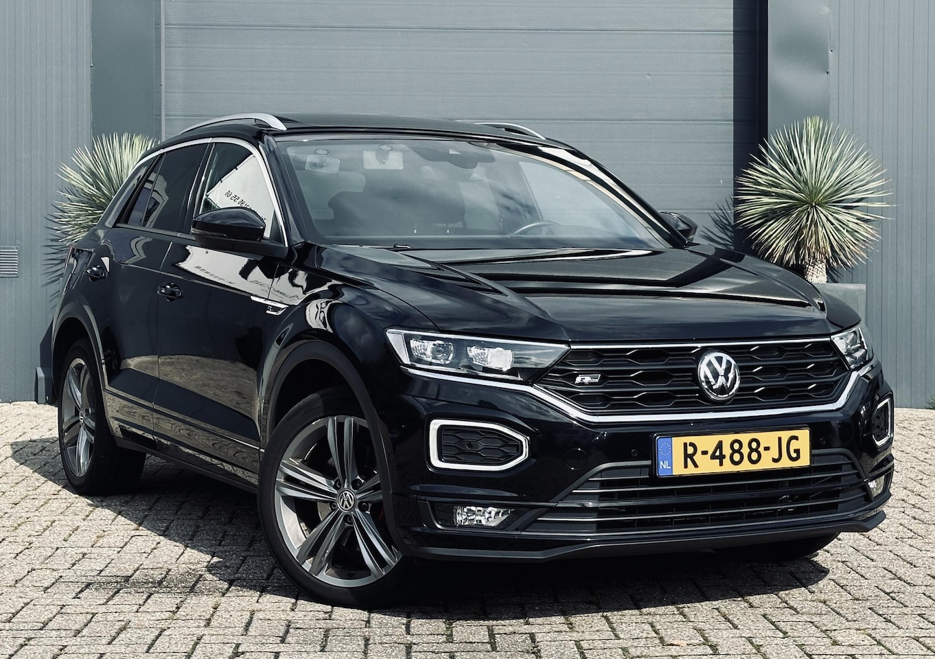 Volkswagen T-Roc - 2.0 TDI Sport R-Line Pano/Navi/Camera - AutoWereld.nl