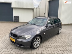 BMW 3-serie Touring - 320i Touring / lekt wat olie / handel of export