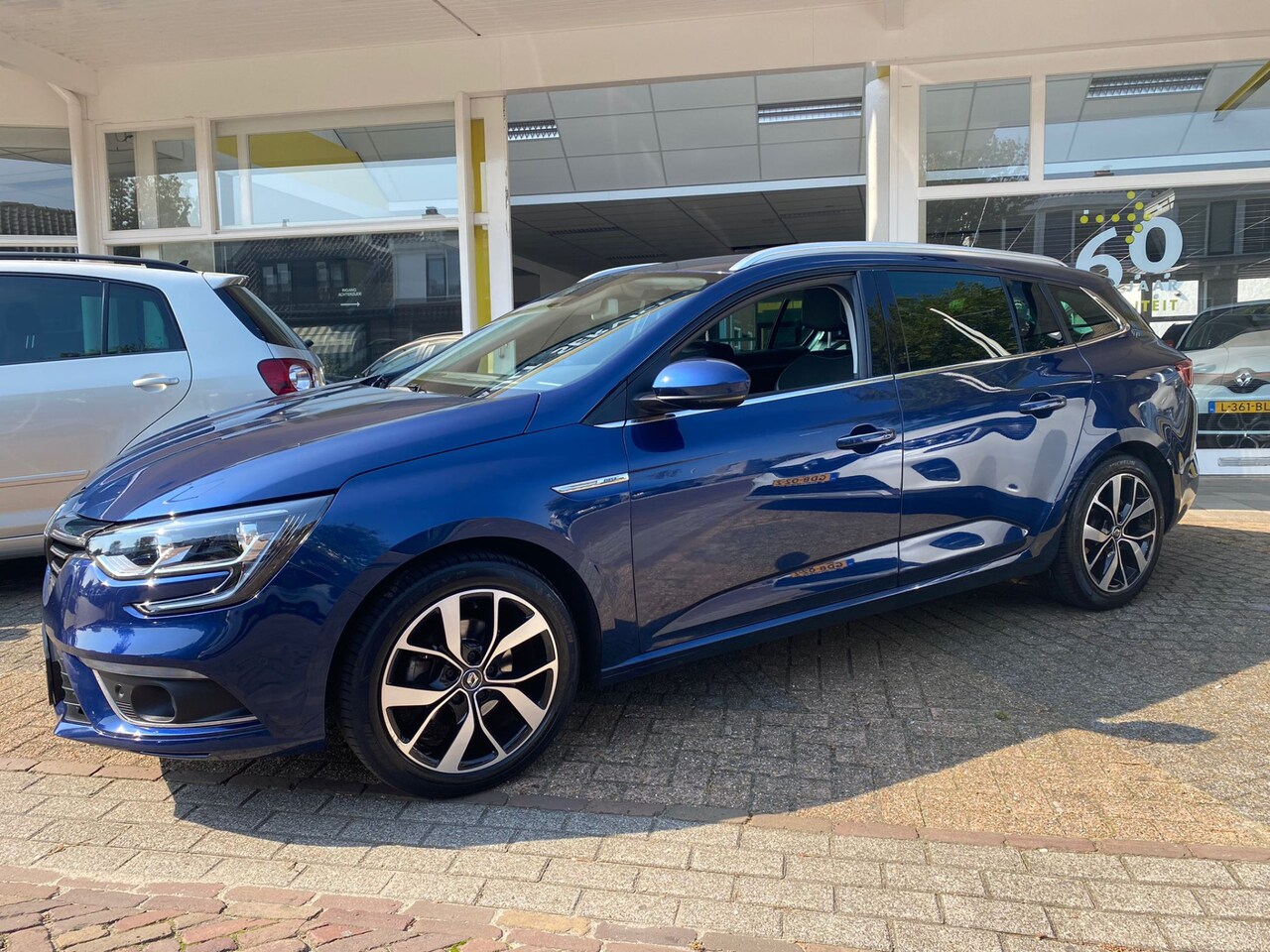 Renault Mégane Estate - CAMERA PARKSENSOREN NAVIGATIE GROOT TREKHAAK LICHTM.VELGEN 1.3 TCe Bose - AutoWereld.nl