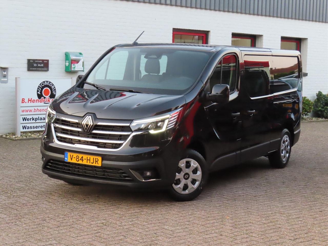 Renault Trafic - GBDC 2.0 Blue dCi 131pk L2H1 T29 Advance/ Dubbele schuifdeur/ Digitaal dashboard/ Parkeers - AutoWereld.nl