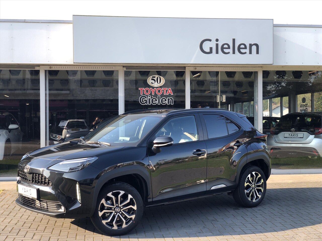 Toyota Yaris Cross - 1.5 Hybrid 130PK First Edition Plus | Stoel + Stuurverwarming, Apple CarPlay, Keyless, 17i - AutoWereld.nl