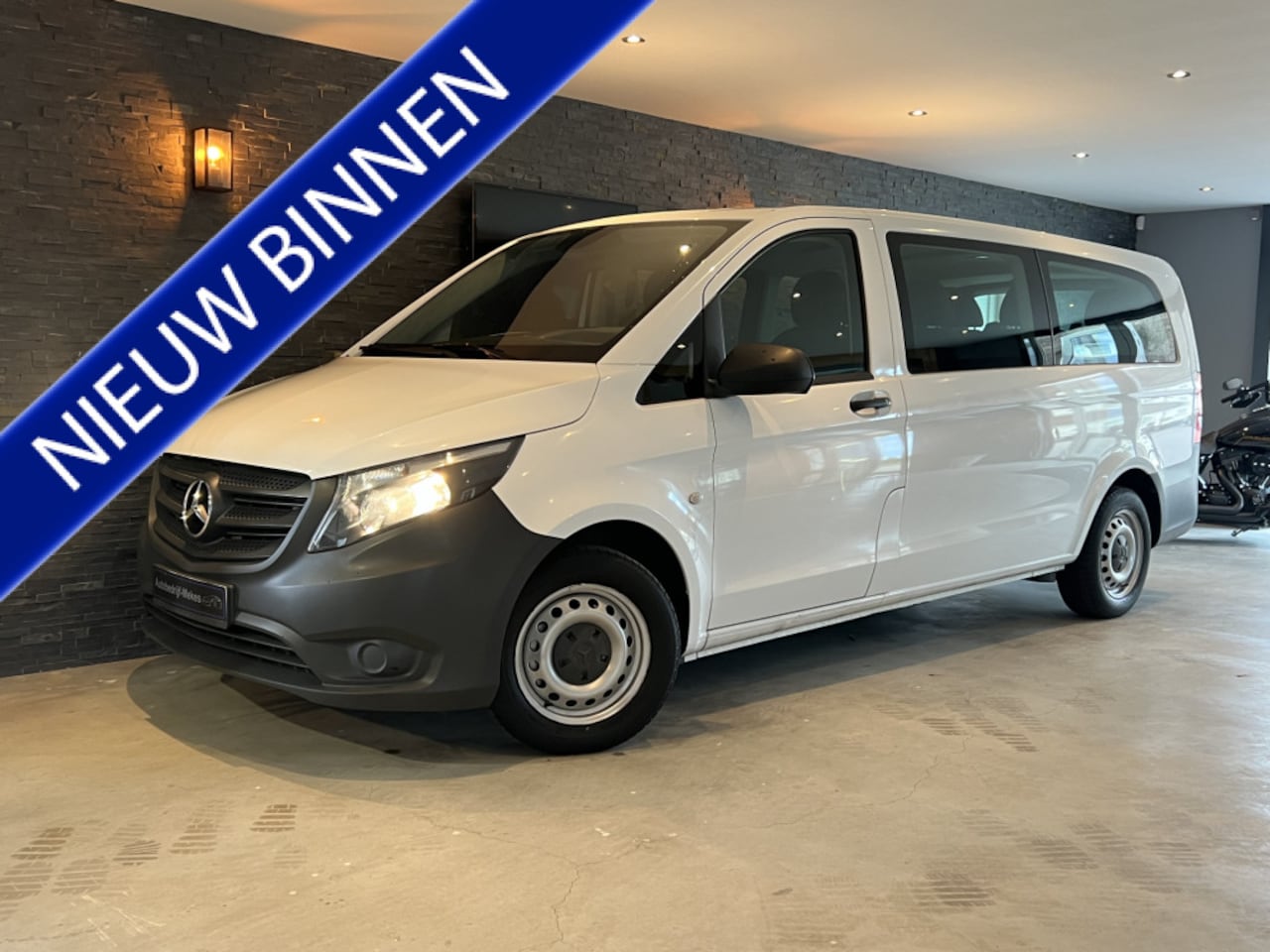 Mercedes-Benz Vito Tourer - 109 BlueTEC Base Extra Lang Bj: 2017 / 9 persoons / N.A.P - AutoWereld.nl