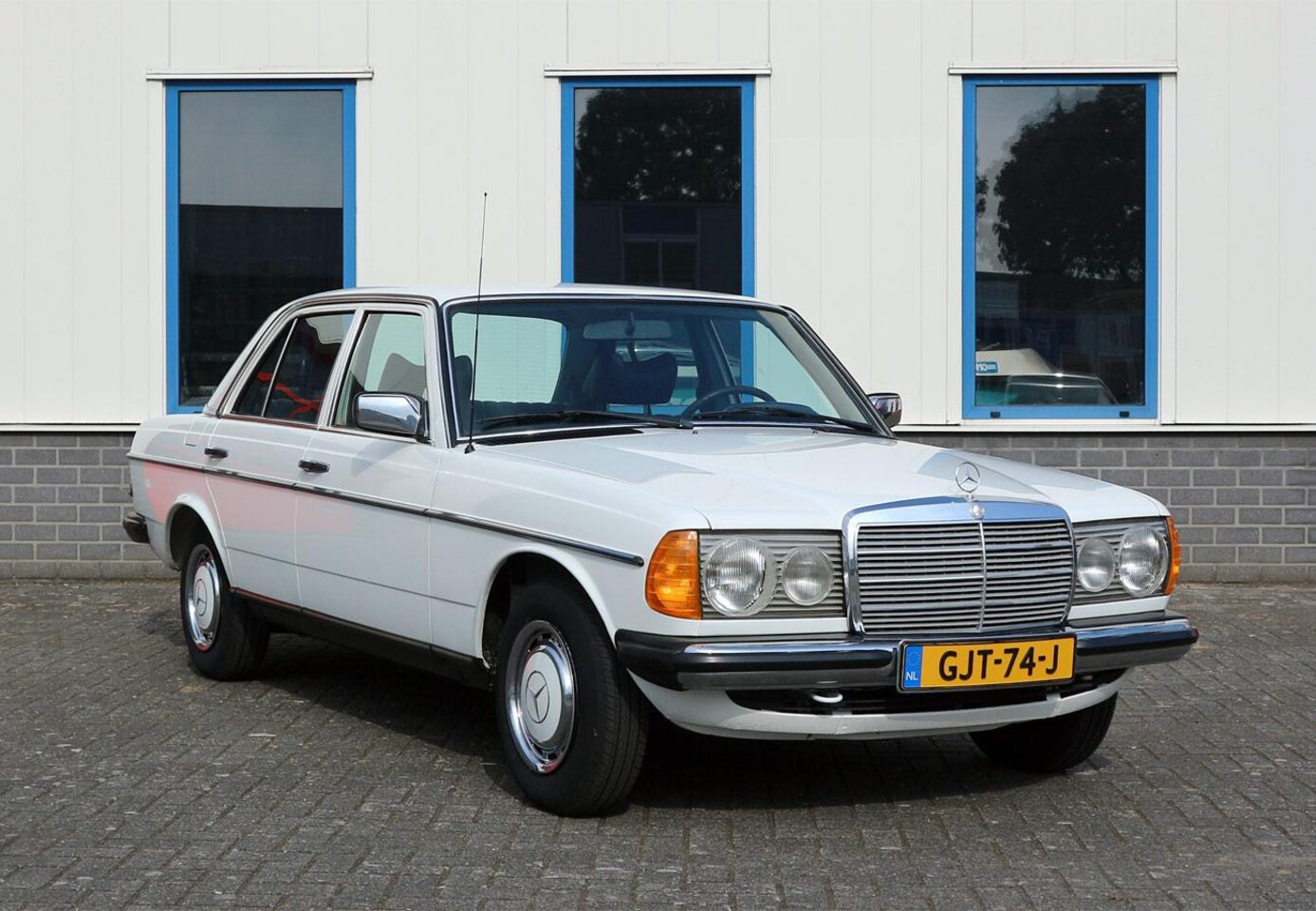 Mercedes-Benz 200-280 (W115) - 200 D Zeer mooi 1e eigenaar - AutoWereld.nl