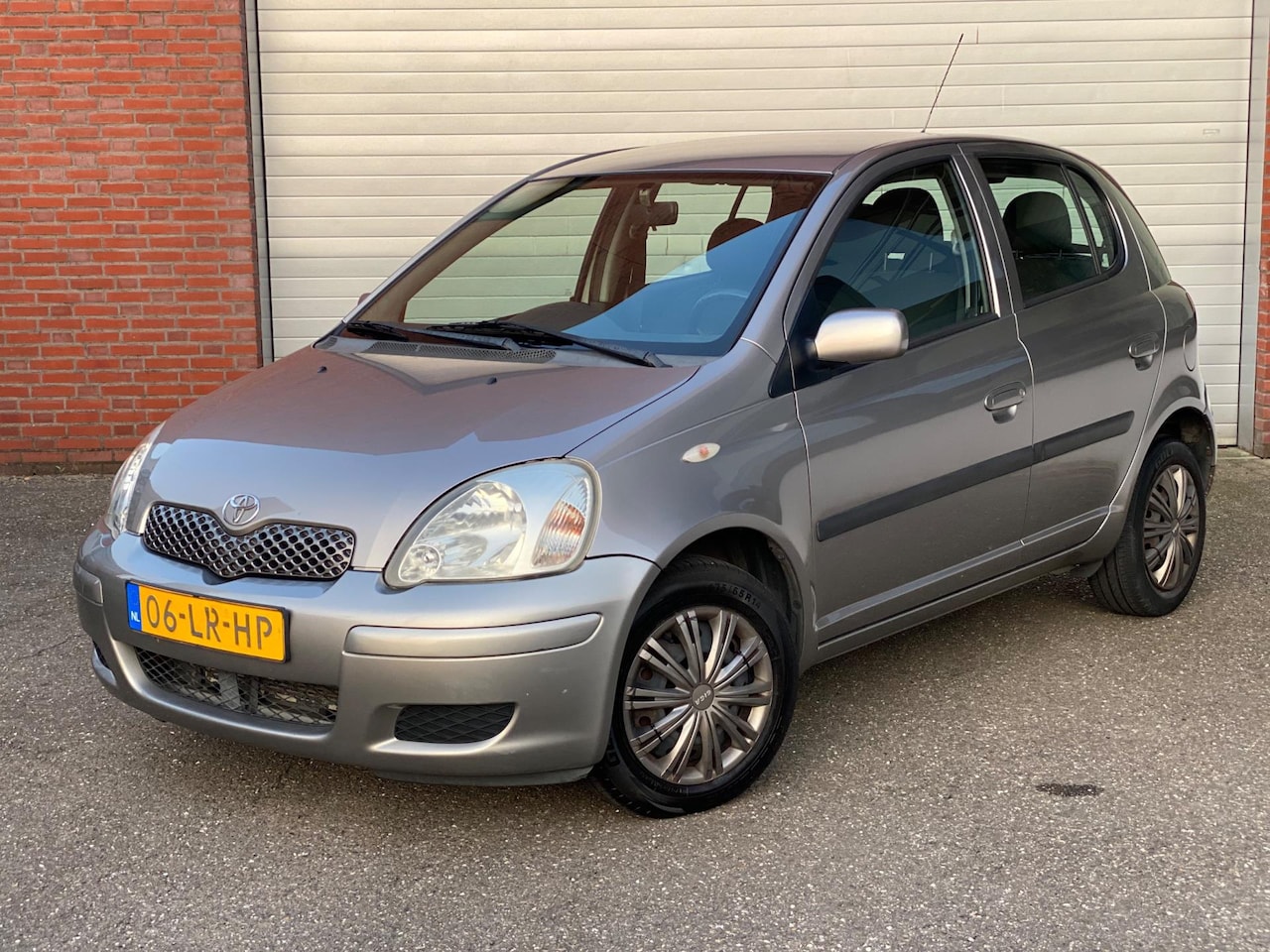 Toyota Yaris - 1.3 VVT-i Sol| AIRCO| AUTOMAAT| NEW APK| NAP - AutoWereld.nl