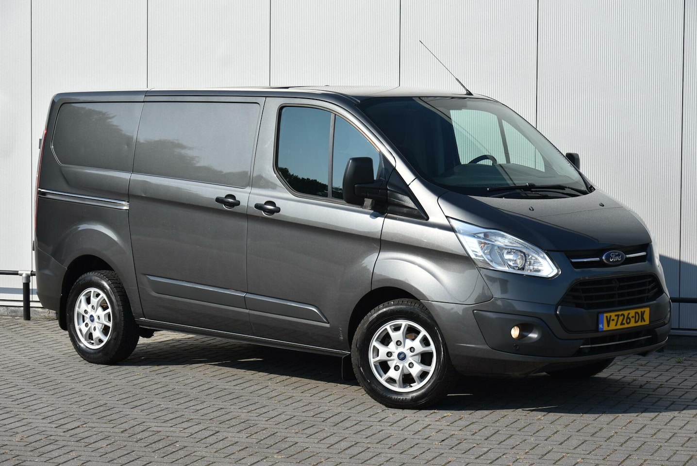 Ford Transit Custom - 2.0 TDCI Euro 6 L1H1 Airco Cruise PDC - AutoWereld.nl