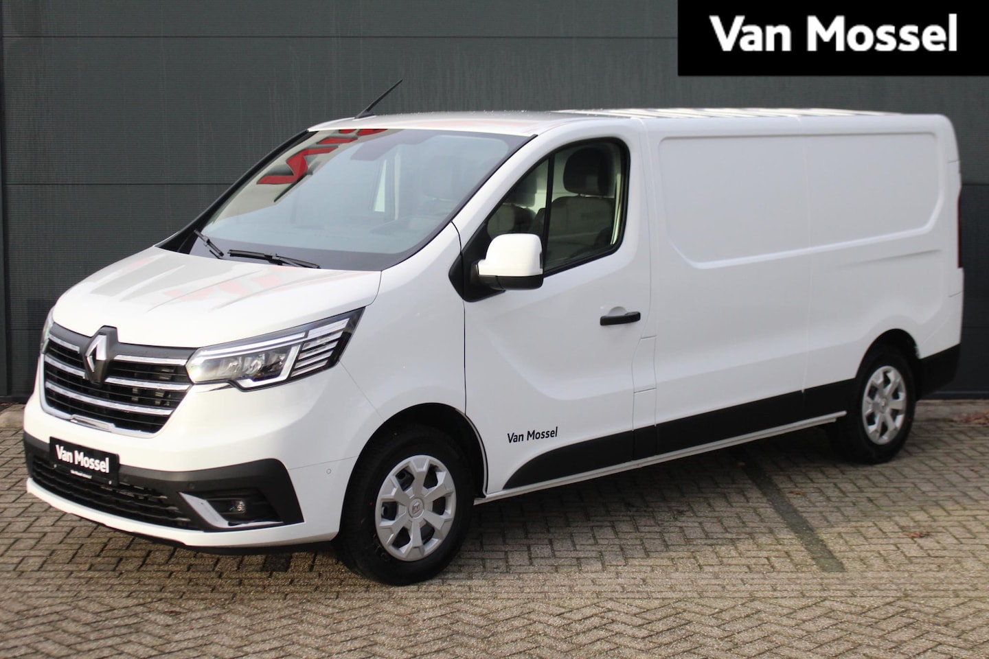 Renault Trafic - 2.0 dCi 130 T30 L2H1 Work Edition | Camera / Navi / Trekhaak - AutoWereld.nl