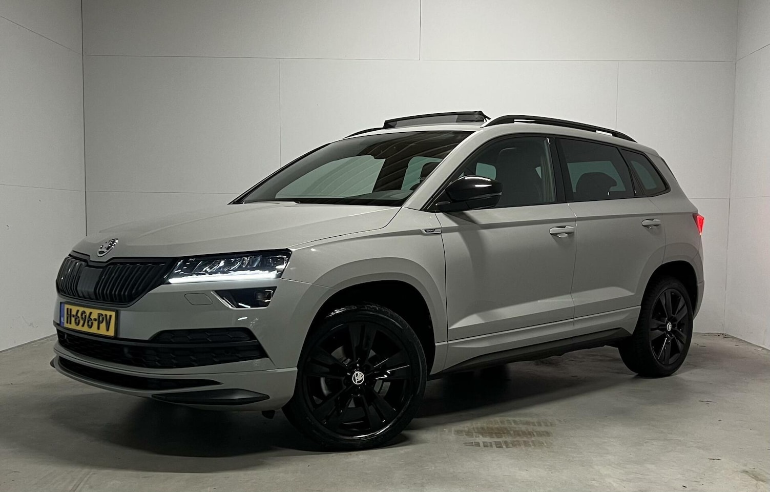 Skoda Karoq - 1.5 TSI Sportline Virtual Pano Trekhaak Carplay - AutoWereld.nl