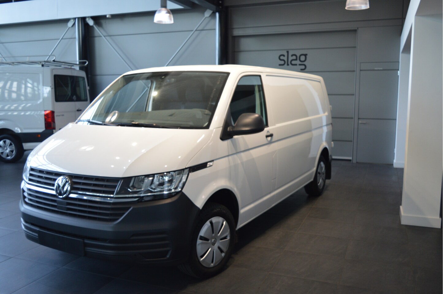 Volkswagen Transporter - 2.0 TDI L2H1 28 2.0 TDI L2H1 28 150pk - AutoWereld.nl