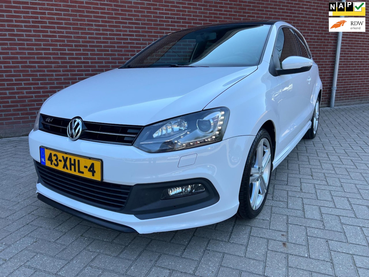 Volkswagen Polo - 1.2 TSI R-line / NAP / PDC / Airco / Panorama dak - AutoWereld.nl