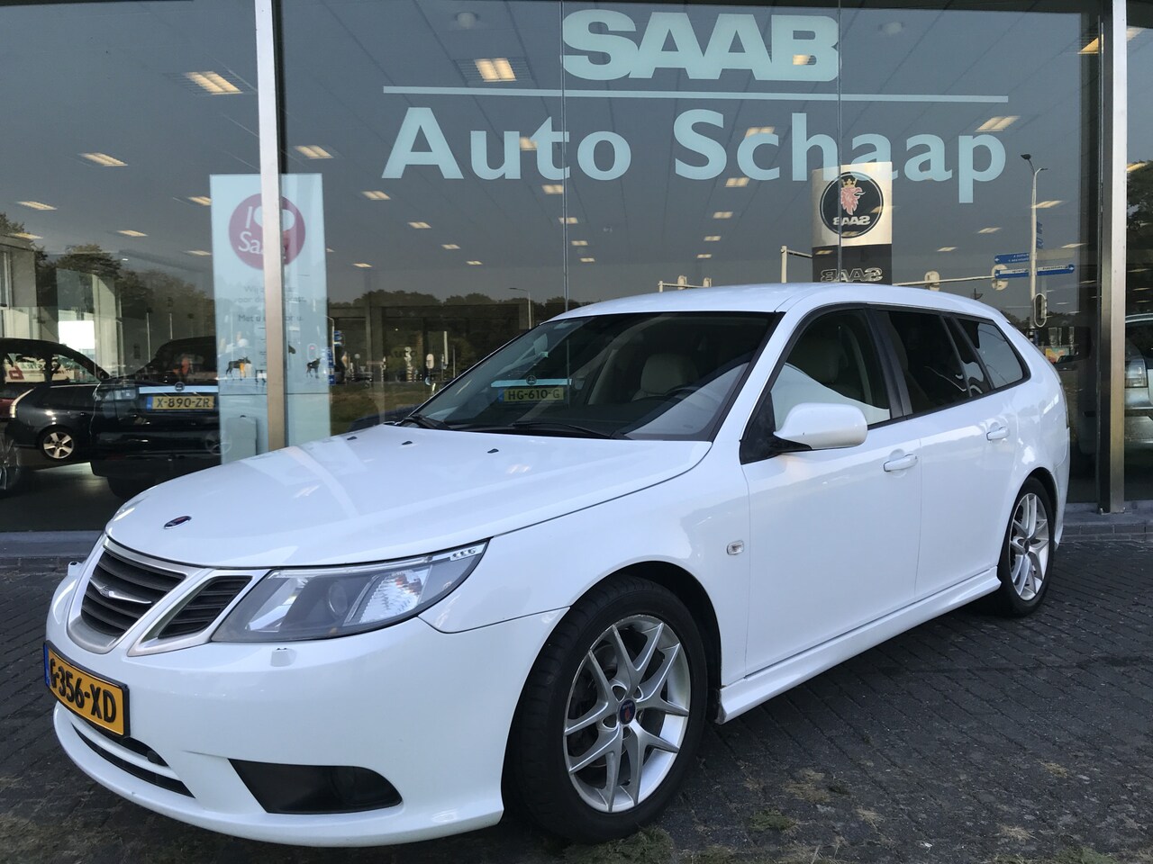 Saab 9-3 - Estate 2.0t Vector Automaat | Rijklaar incl garantie | Xenon Stoelverwarming Trekhaak Xeno - AutoWereld.nl