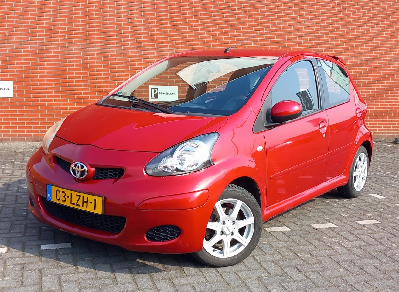 Toyota Aygo - 1.0 12V VVT-I 5DRS Aspiration Red Airco - AutoWereld.nl