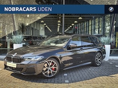 BMW 5-serie Touring - 520i High Executive M Sport Automaat / Panoramadak / Laserlight / Comfort Access / Live Co