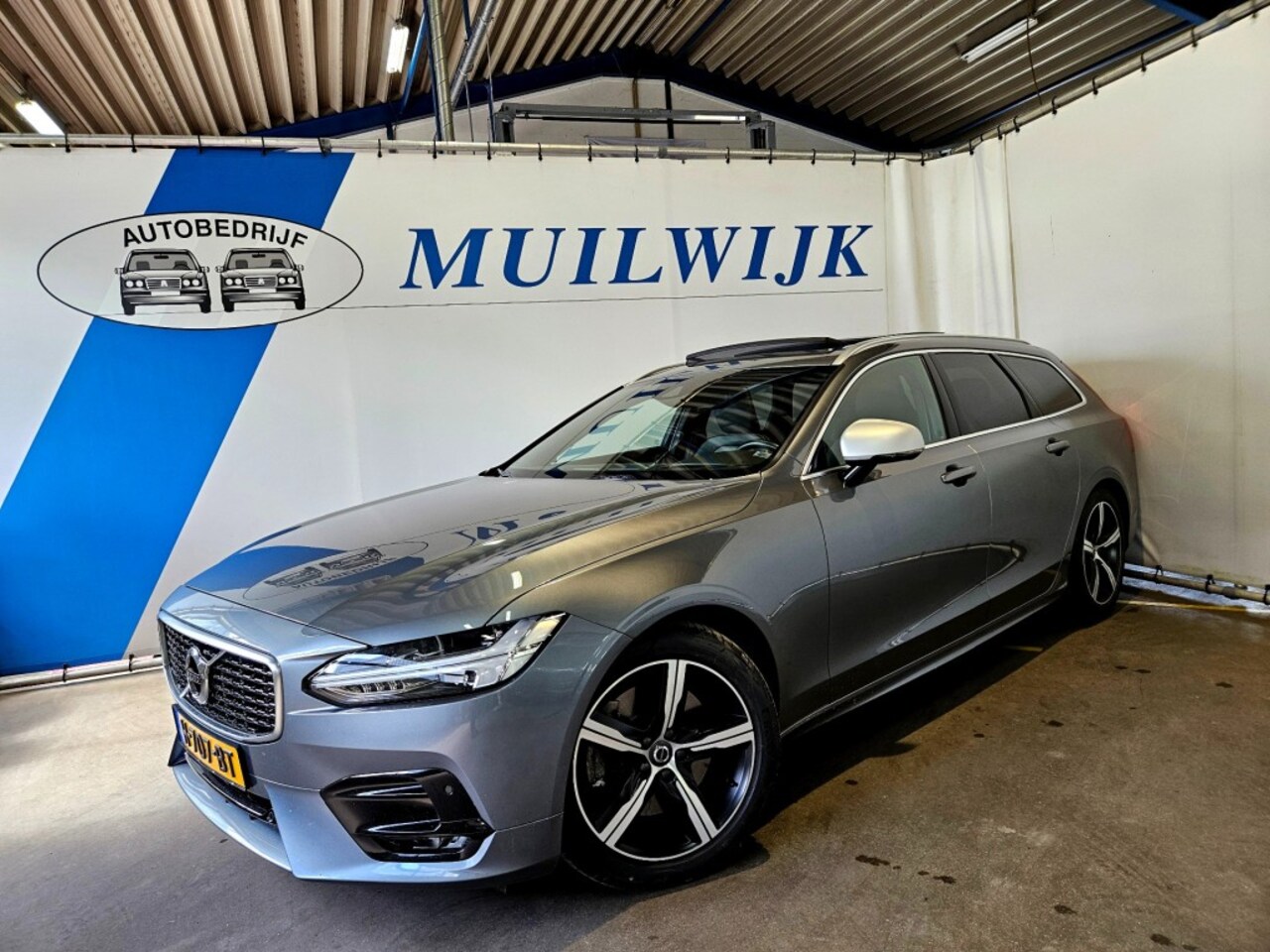 Volvo V90 - 2.0 T4 Business Sport R-Design / Panoramadak / Harman Kardon / H - AutoWereld.nl