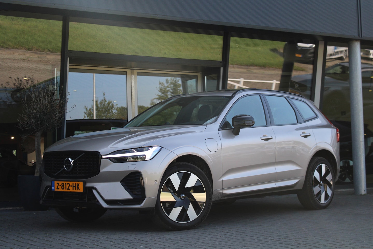 Volvo XC60 - T6 AWD Ultimate Dark | Luchtvering | Bowers & Wilkins | Head-up Display | 360° Camera | Pa - AutoWereld.nl