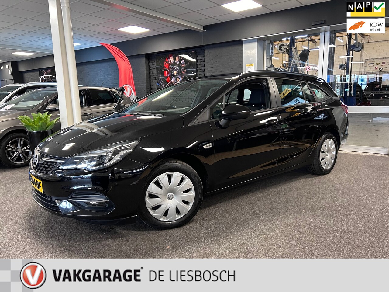 Opel Astra Sports Tourer - 1.2 Business Edition navigatie / cruise control / pdc / boeken / afn trekhaak / nieuwe dis - AutoWereld.nl