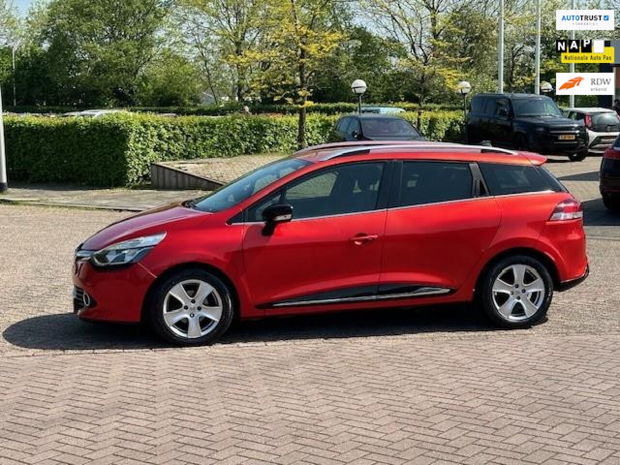 Renault Clio Estate - 0.9 TCe Dynamique 0.9 TCe Dynamique,bj.2014,kleur:rood,climate,navigatie,sportvelgen,APK tot 04/2025 en NAP - AutoWereld.nl