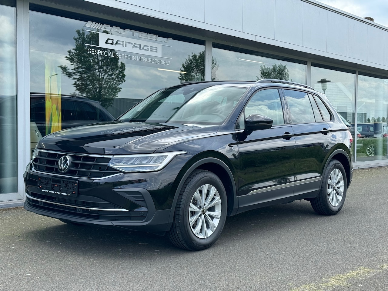 Volkswagen Tiguan - 1.5 TSI Life Business automaat wegklapbare trekhaak , adapt cruisecontrol ,led ,navigatie - AutoWereld.nl