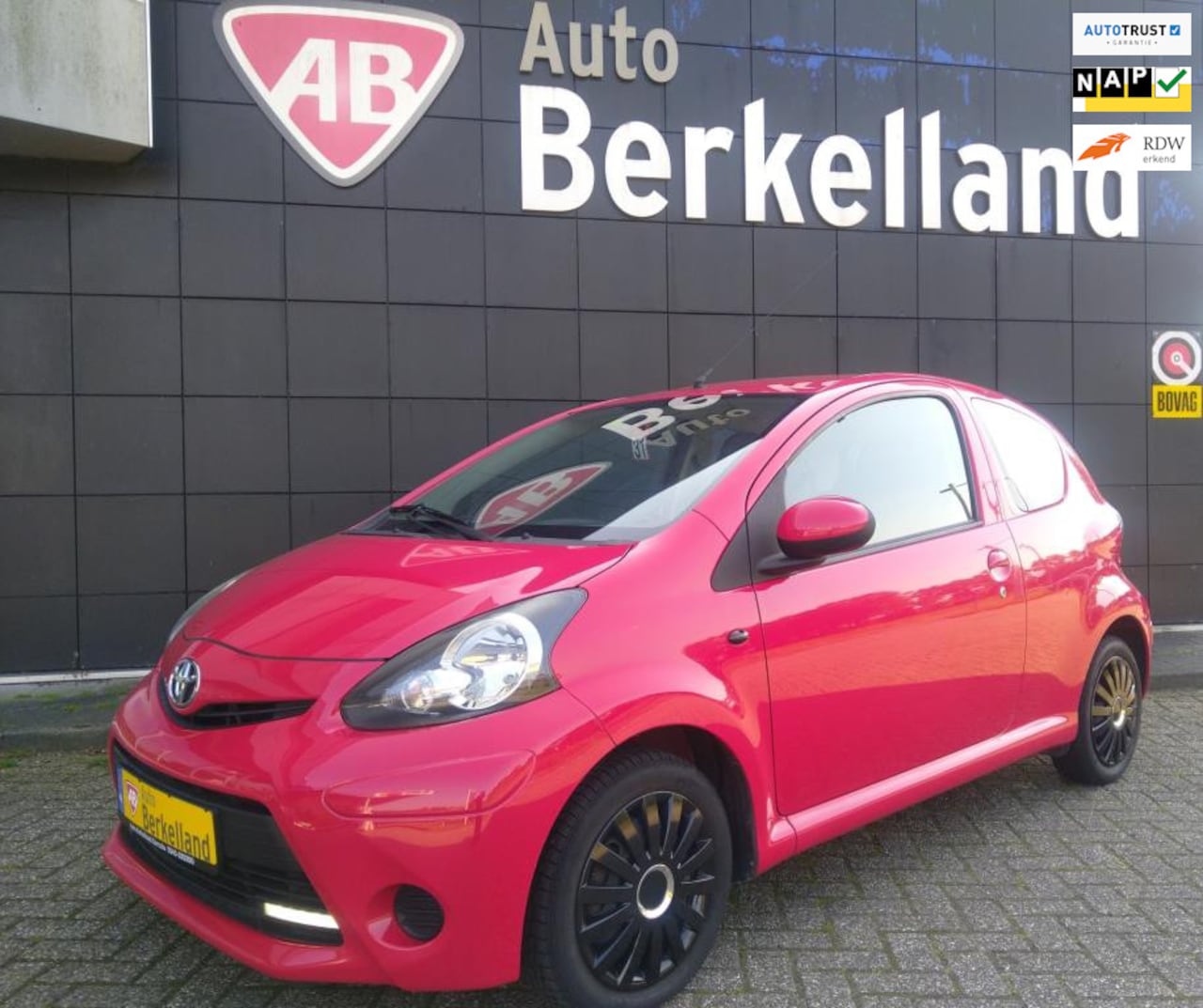 Toyota Aygo - 1.0 VVT-i RED-HOT 3-Drs Airco - AutoWereld.nl