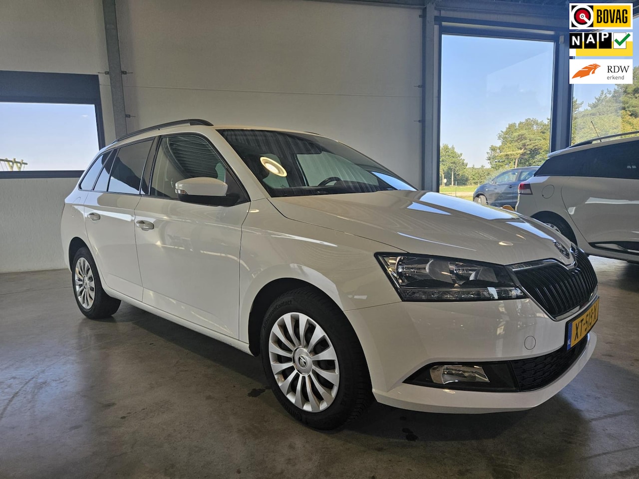 Skoda Fabia Combi - 1.0 TSI Ambition Trekhaak / Navigatie/PDC! - AutoWereld.nl