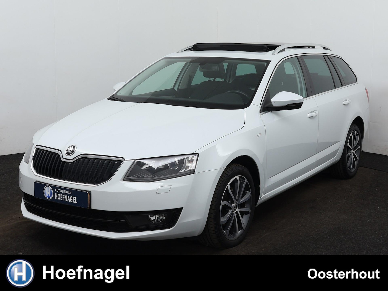 Skoda Octavia Combi - 1.4 TSI Style | Navigatie | Panoramadak | Cruise Control | Parkeersensoren | Stoelverwarmi - AutoWereld.nl