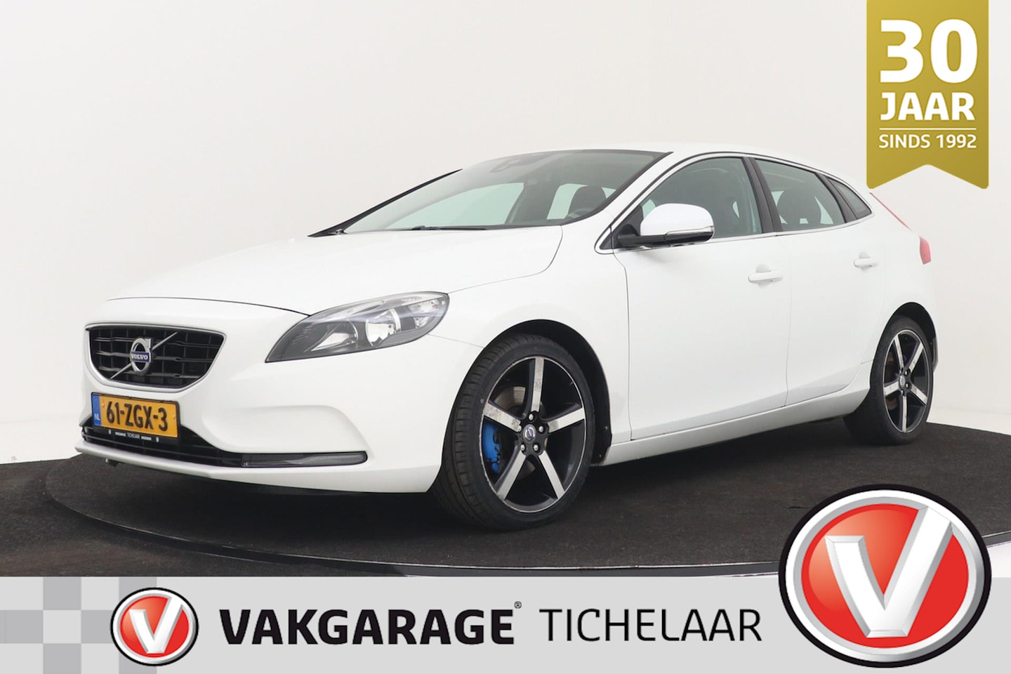 Volvo V40 - 1.6 T4 Momentum | Trekhaak | 180 PK | Camera | Org NL | Digital Cockpit | - AutoWereld.nl