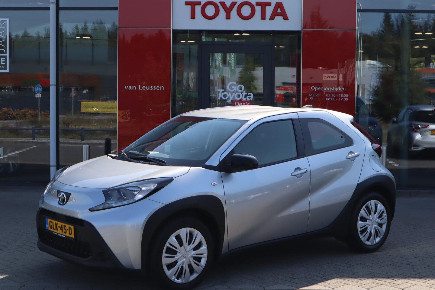 Toyota Aygo X - PLAY 5-DEURS APPLE/ANDROID CAMERA 7"DISPLAY LED AD-CRUISE AIRCO DAB+ - AutoWereld.nl