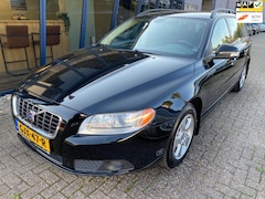 Volvo V70 - 2.5FT Momentum Automaat H.LEER / XENON / TREKHAAK / YOUNGTIMER