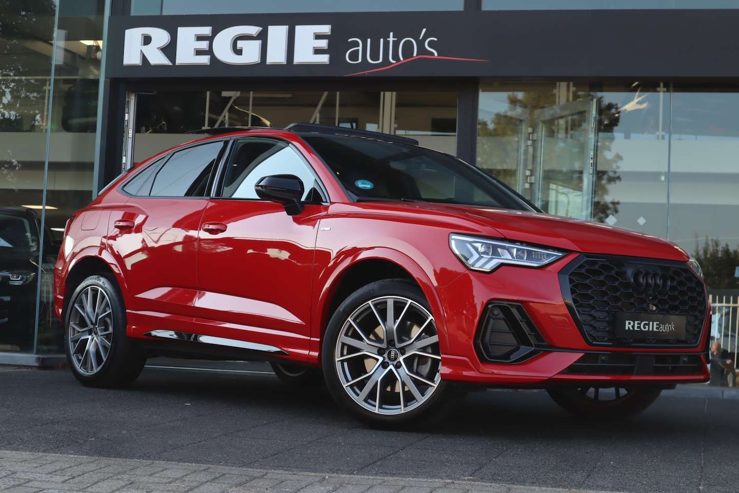 Audi Q3 Sportback - 45 TFSI e S-tronic S-line Schuifdak Black Optik 360view ACC - AutoWereld.nl