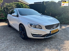 Volvo V60 - 2.4 D5 Twin Engine Special Edition AWD, Xenon, NAP, Zeer nette auto