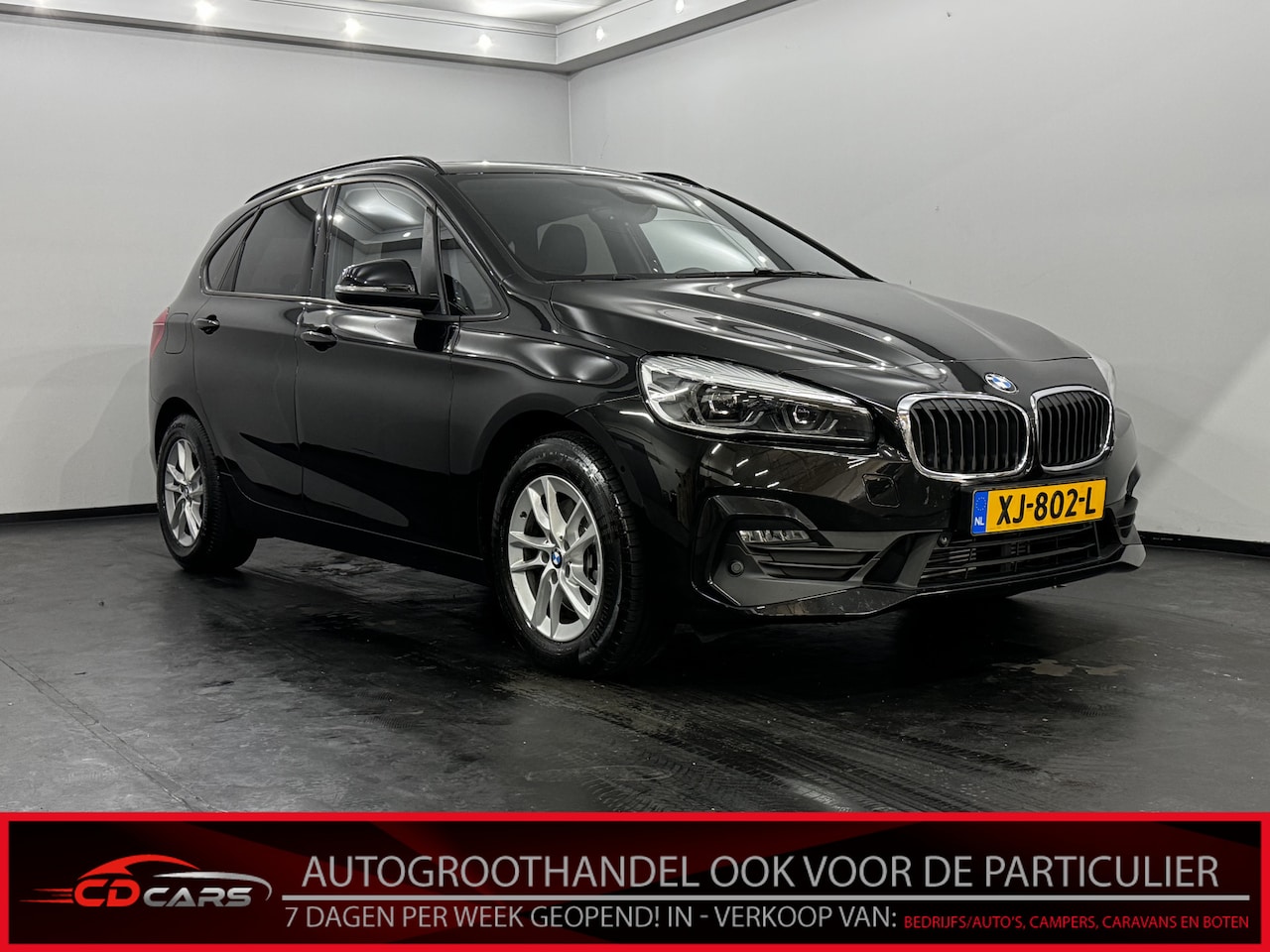 BMW 2-serie Active Tourer - 220i High Executive Launch Edition 192 pk Leder, Parkeer sensoren, Navi, Keyless start, El - AutoWereld.nl