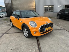 MINI Cooper - 1.5 Serious Business Automaat