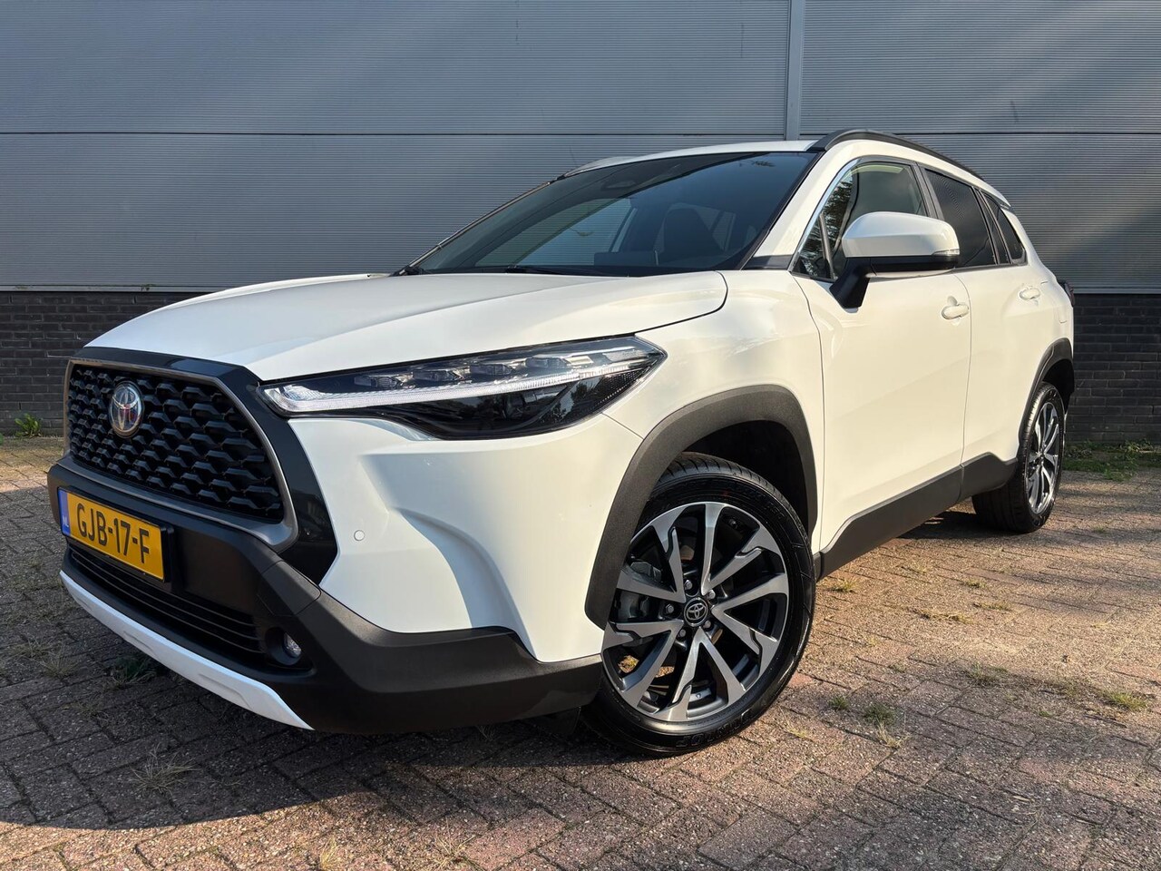 Toyota Corolla Cross - Hybrid 140 Style Limited PDC + BSM + Stoelverwarming Nieuw ! - AutoWereld.nl