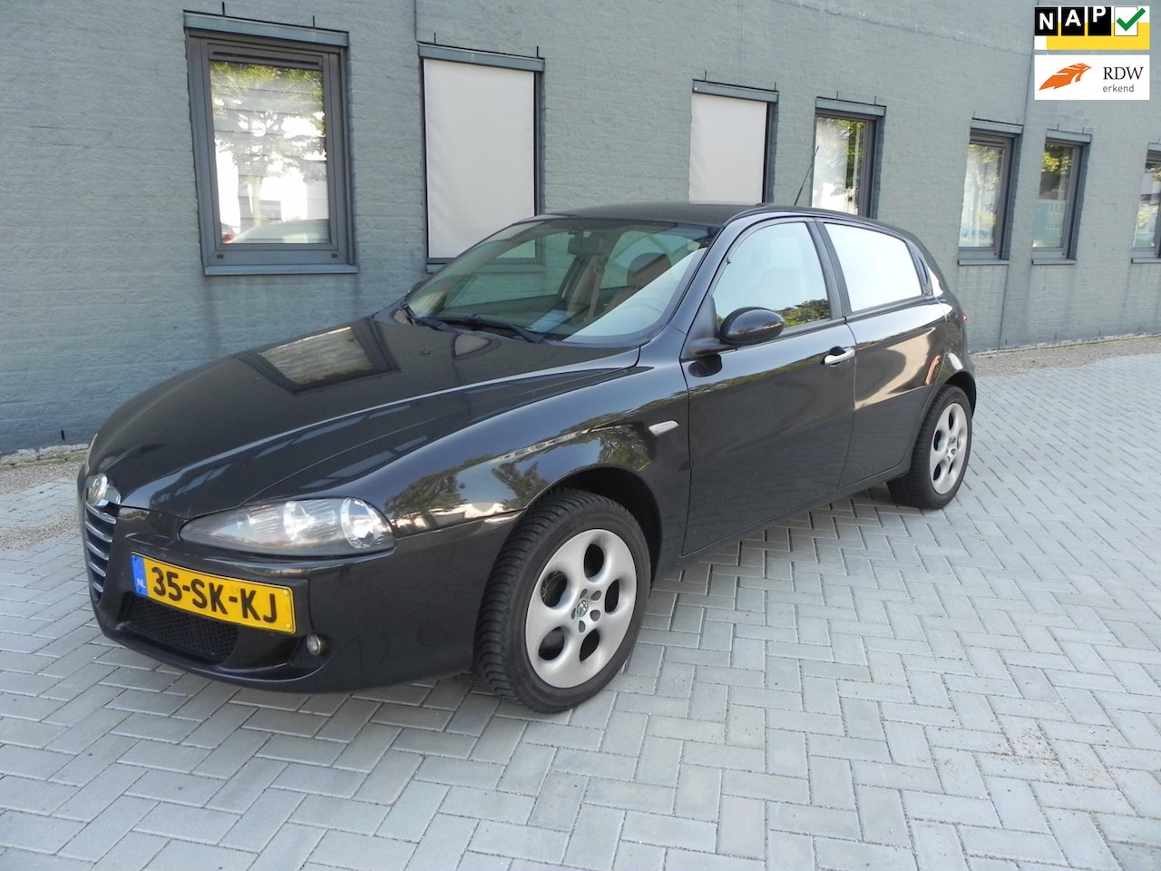 Alfa Romeo 147 - 2.0 T.Spark Distinctive INRUILKOOPJE Leder interieur - AutoWereld.nl