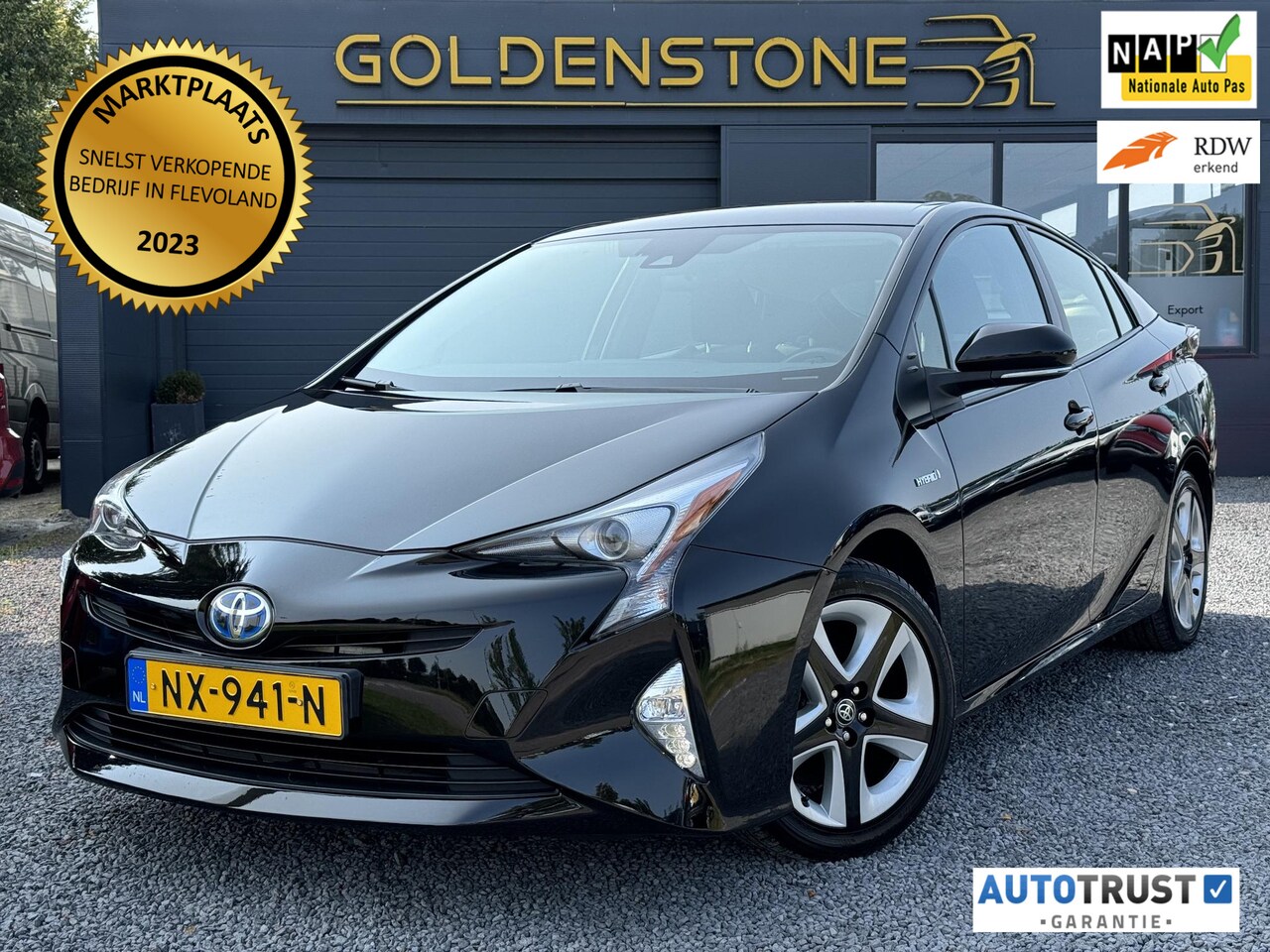 Toyota Prius - 1.8 Dynamic 2e Eigenaar,Navi,Clima,Cruise,Camera,Trekhaak,Elek Ramen,N.A.P,APK Tot 02-2026 - AutoWereld.nl